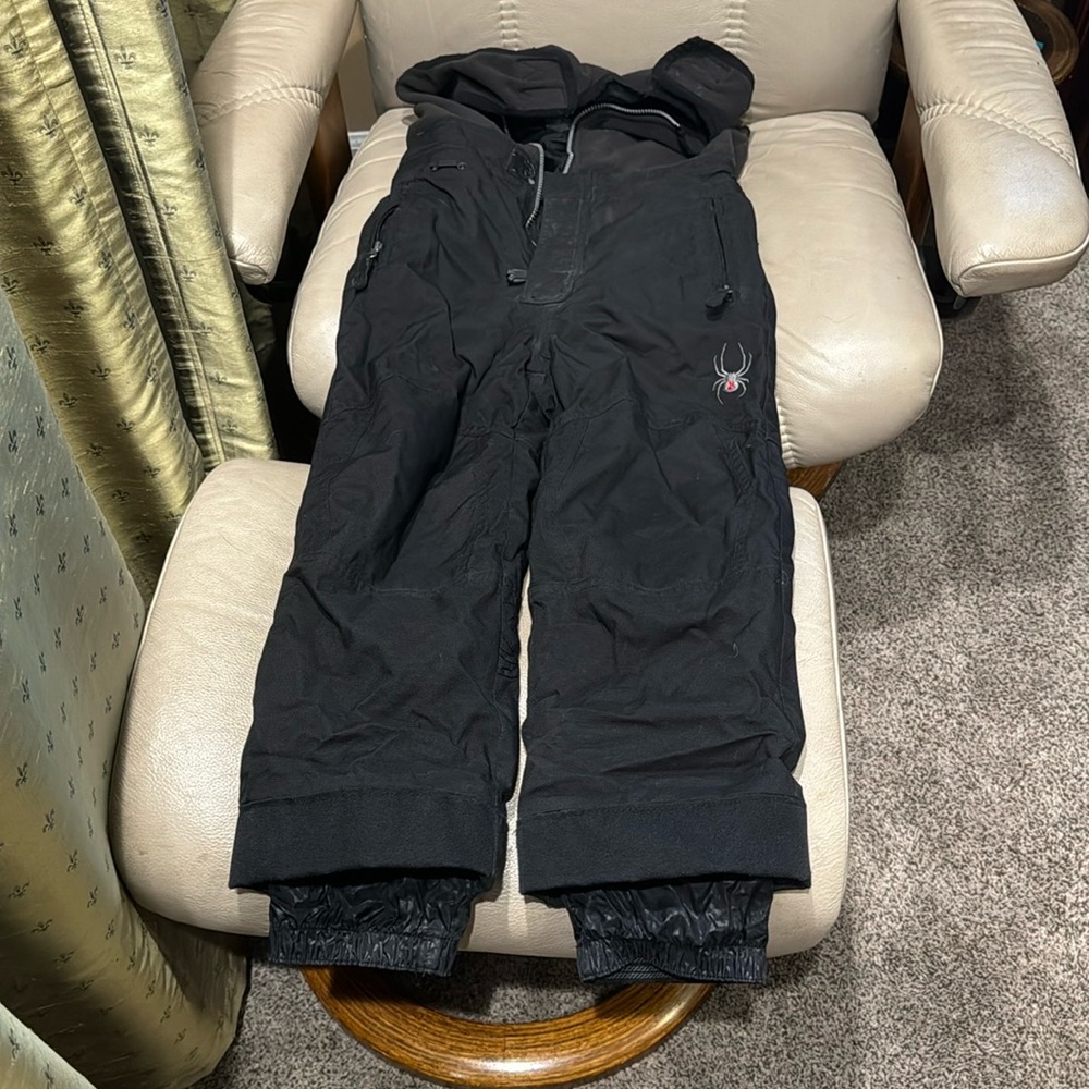 Youth medium Spyder snow bibs. Great condition